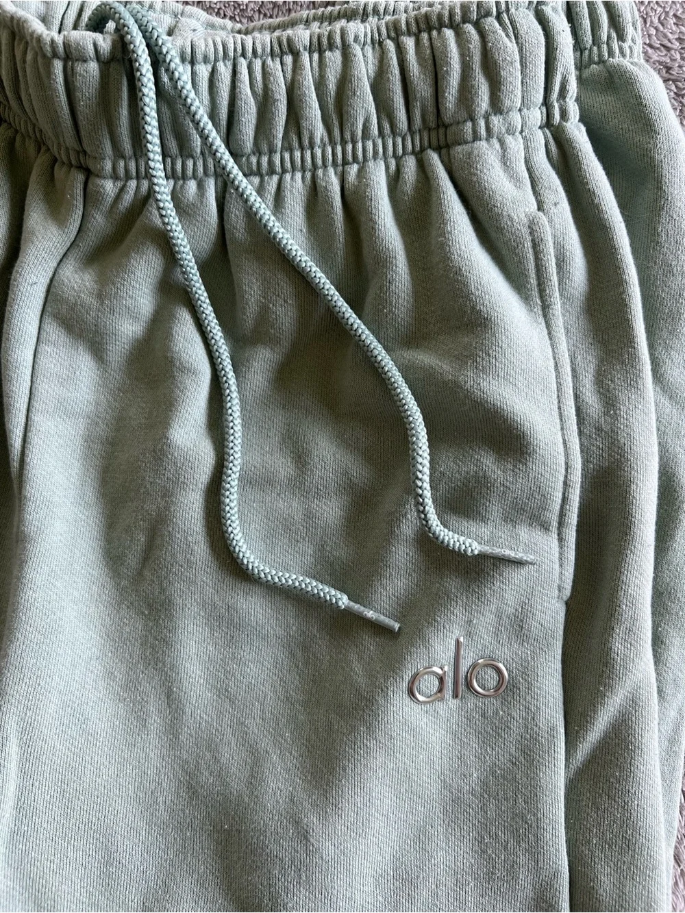 Alo Yoga Women’s Mint Green Accolade Sweatpants XXS
